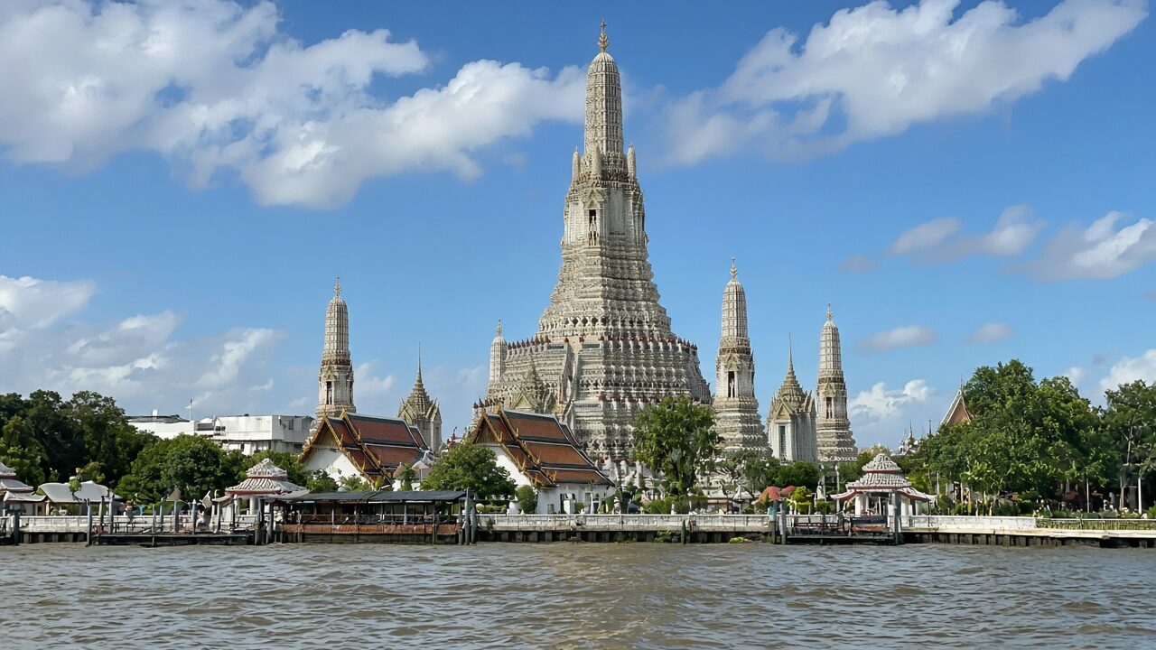 Wat Arun Bangkok: tickets, best time and river crossing tips Wat Arun Bangkok: tickets, best time and river crossing tips