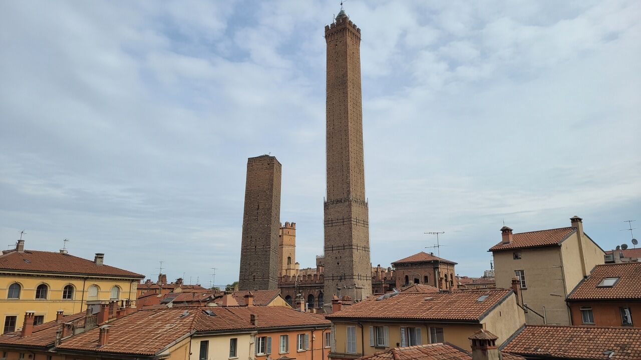 Asinelli Towers Bologna: climb guide, tickets and viewpoints