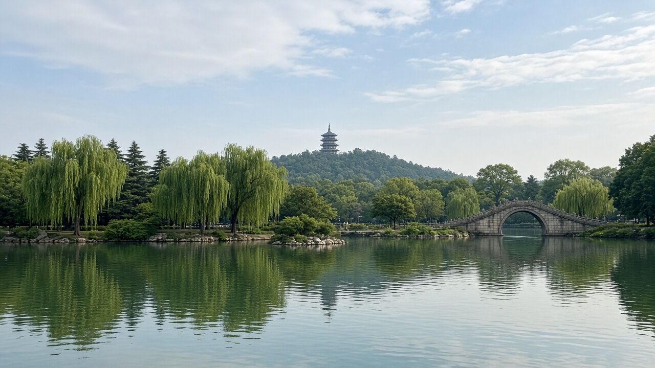 Hangzhou West Lake: walking routes, boat rides and tips