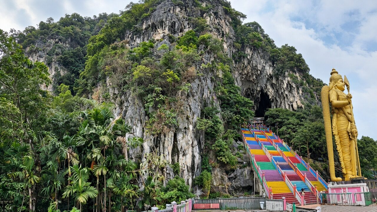 Batu Caves Kuala Lumpur: visit guide, dress code and transport