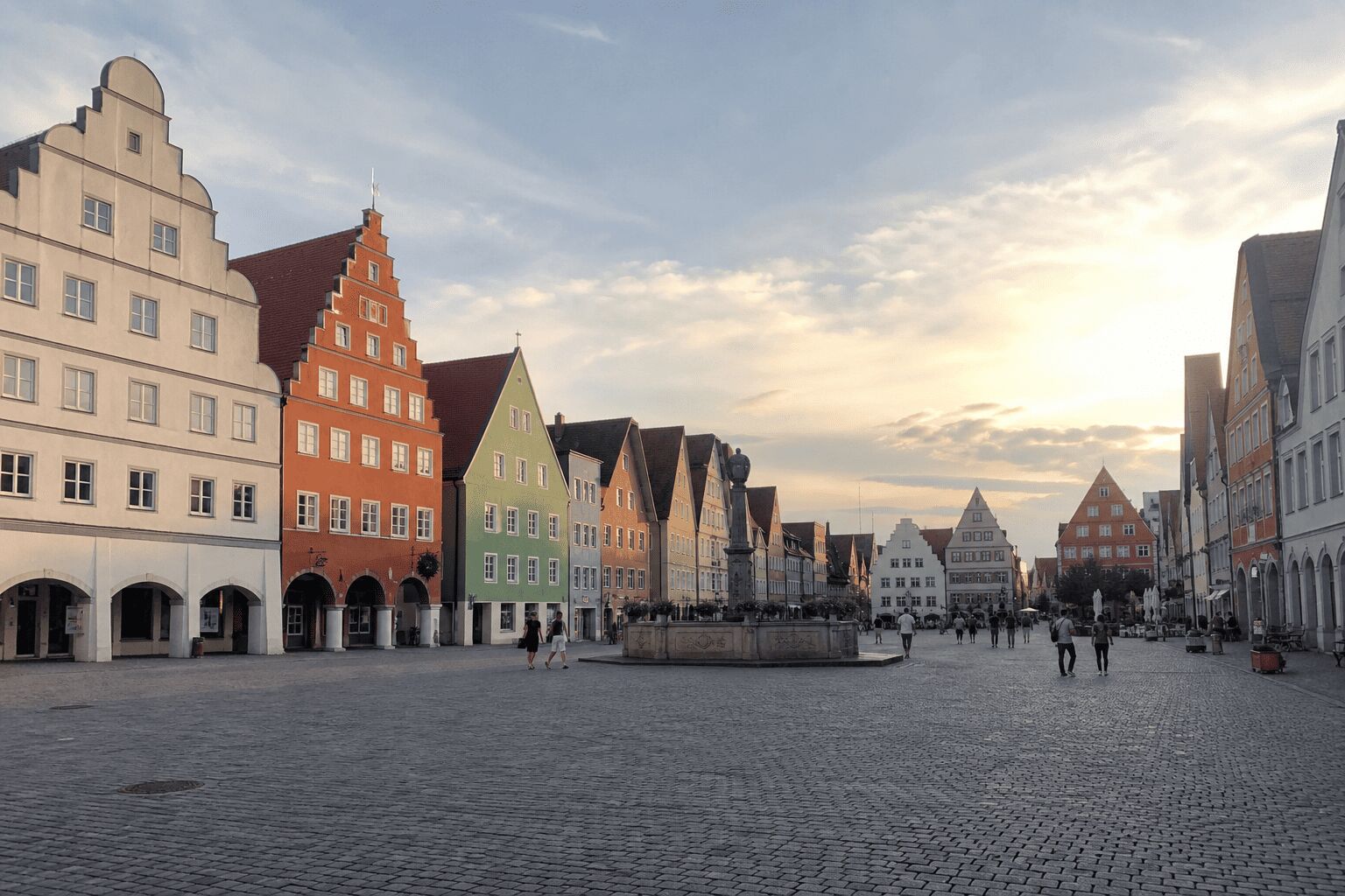 Marktplatz в Меммингене — кадр как с телефона туриста