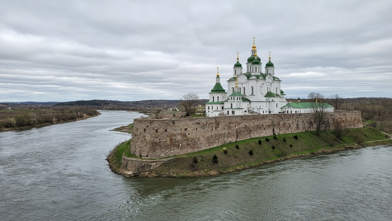Tourist smartphone photo of Pskov Krom walls and Trinity Cathedral at the river confluence