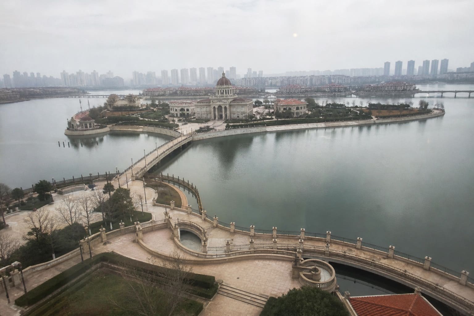 Empty promenades on the Star Islands of Qian’an — tourist phone snapshot