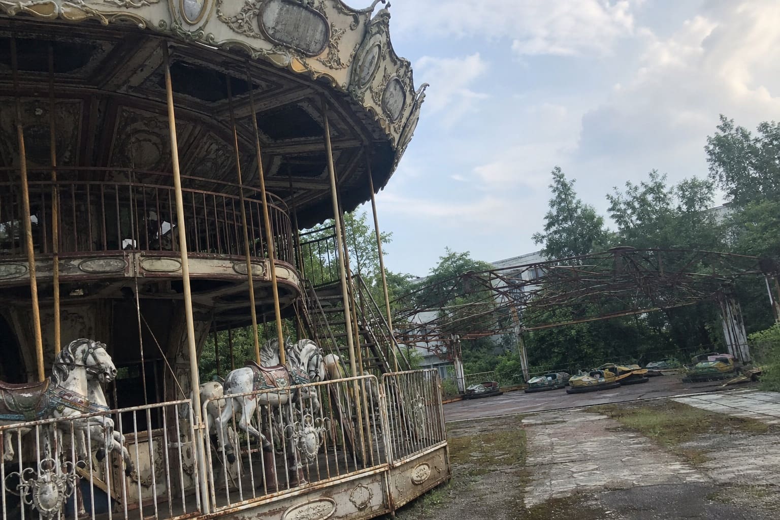 Yongma Land: the two-story carousel with weathered horses — one of the park’s signature photo spots. Faded carousel at Yongma Land abandoned amusement park in Seoul — tourist phone photo