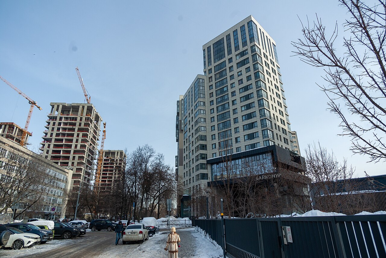 Улица Орджоникидзе в Москве, рядом с клубом BASE