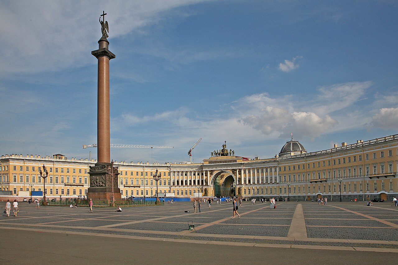 Дворцовая площадь в Санкт-Петербурге